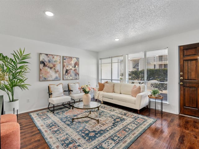 6910 Hart Ln Unit #203