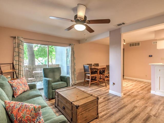 6910 Hart Ln Unit #206