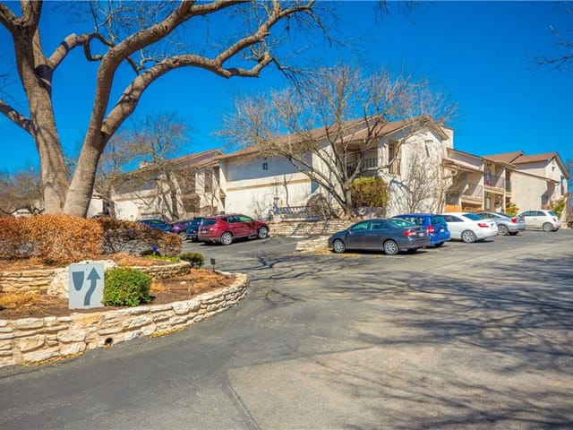 6910 Hart Ln Unit #310