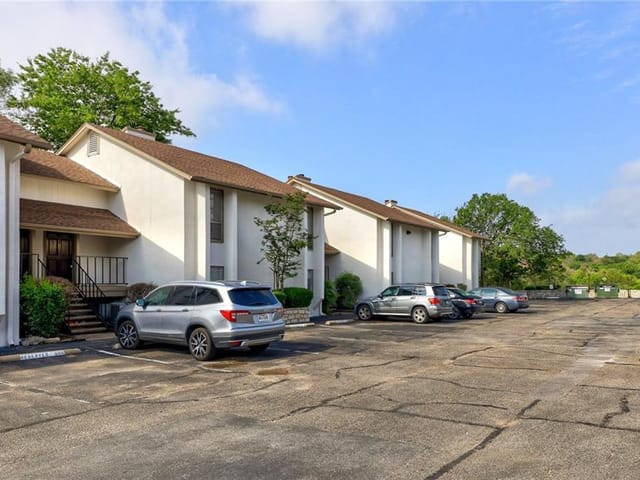 6910 Hart Ln Unit #605