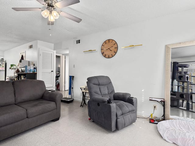6911 Cooper Ln