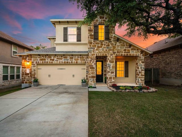 6913 Estana Ln
