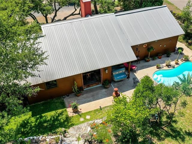 6936 Chinook Dr