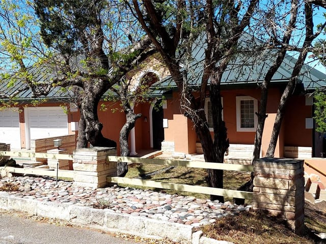 695 Sunset Dr