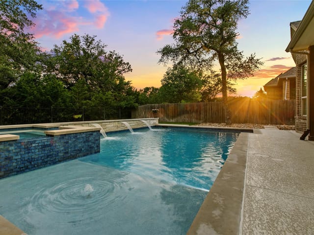 697 Catalina Ln