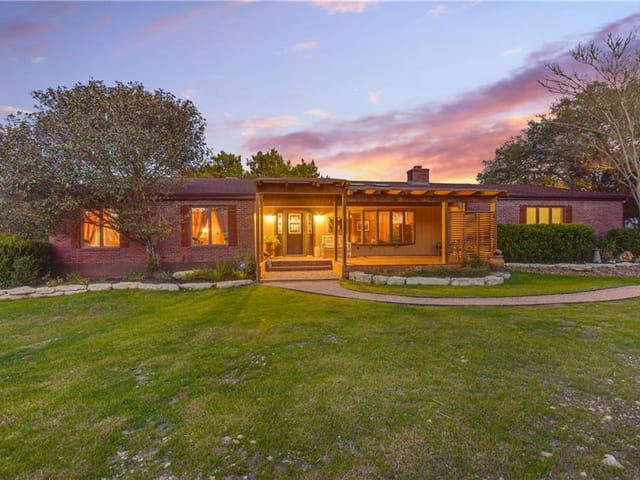 7 Coach House Rd