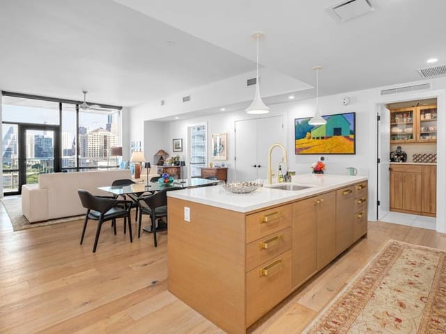 70 Rainey St Unit #1306