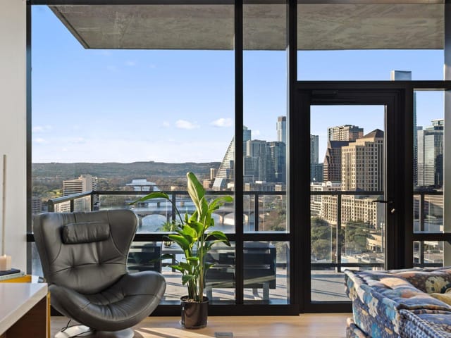 70 Rainey St Unit #1704