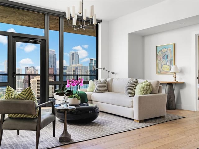 70 Rainey St Unit #2704