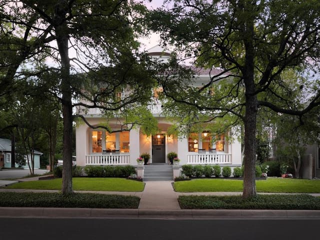 700 Texas Ave