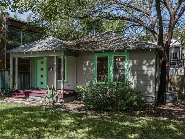 700 W Live Oak St