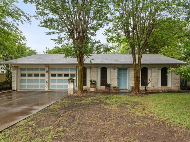 7002 Whispering Oaks Dr