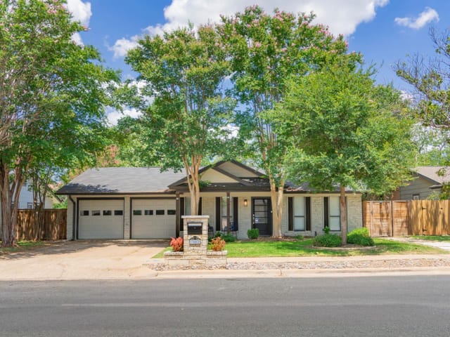 7002 Whispering Oaks DR