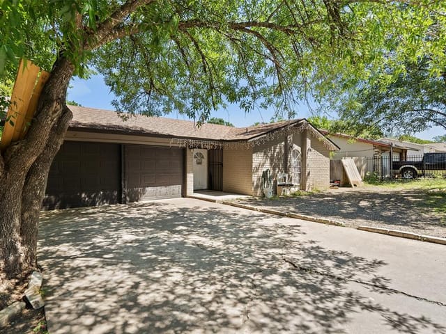 7004 E Meadow Bend Dr