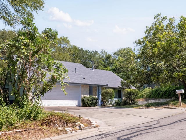 7004 Fred Morse Dr