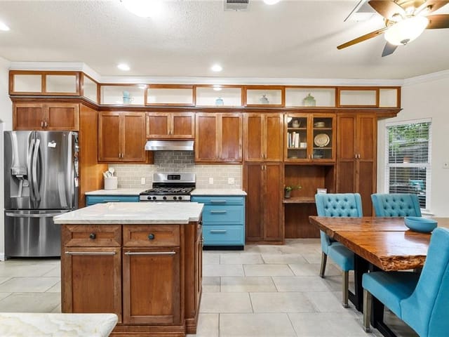 7004 Gentle Oak Dr