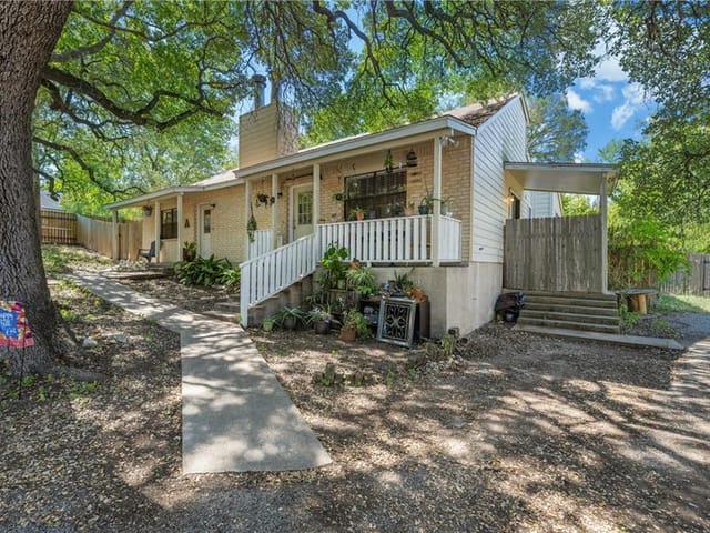 7004 Oak Meadow Cir