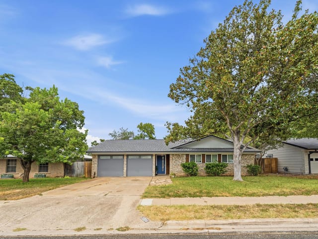 7004 Whispering Oaks DR