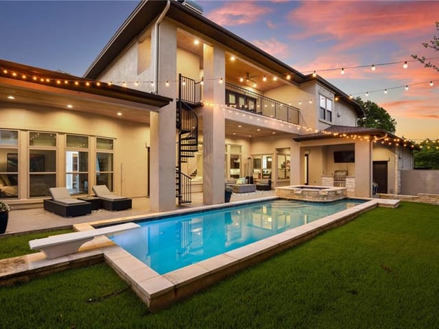 7005 Mesa Dr