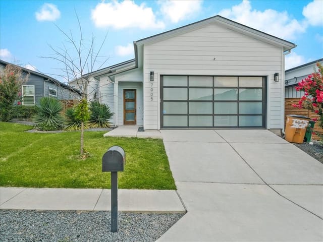 7005 Zachary Dr