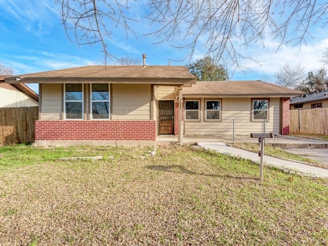 7007 Carwill Dr