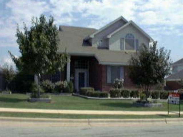 7008 MUCKENDER LN