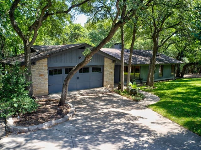 701 Dondale Cir
