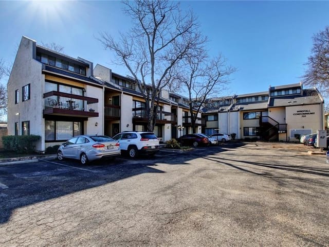 701 NELRAY Blvd Unit #9
