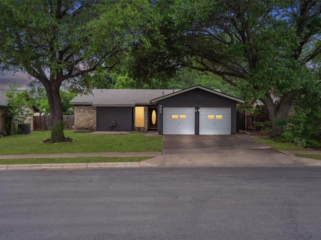 701 Riverwood Dr