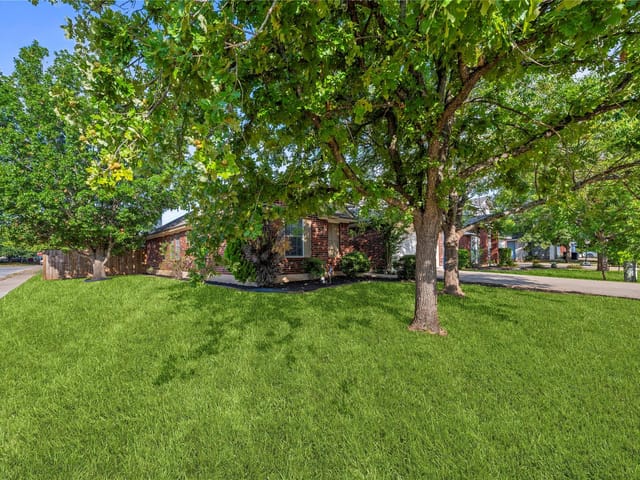 701 Sparkling Brook LN