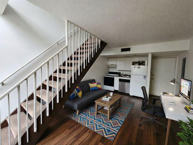 701 W 25th St