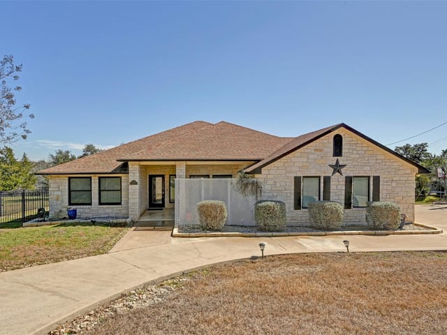 701 W Creek Dr