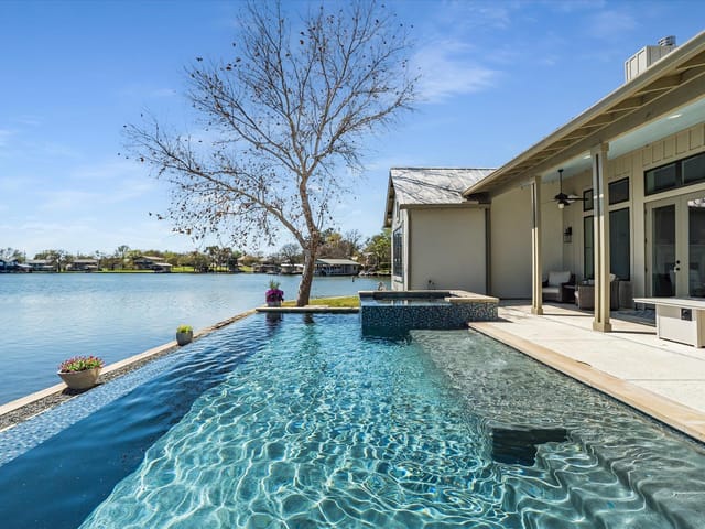 701 Woodland HIlls