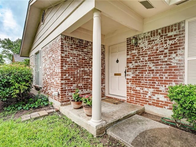 7012 Creighton Ln