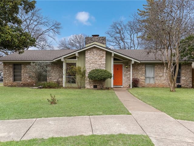 7012 Whispering Oaks Dr