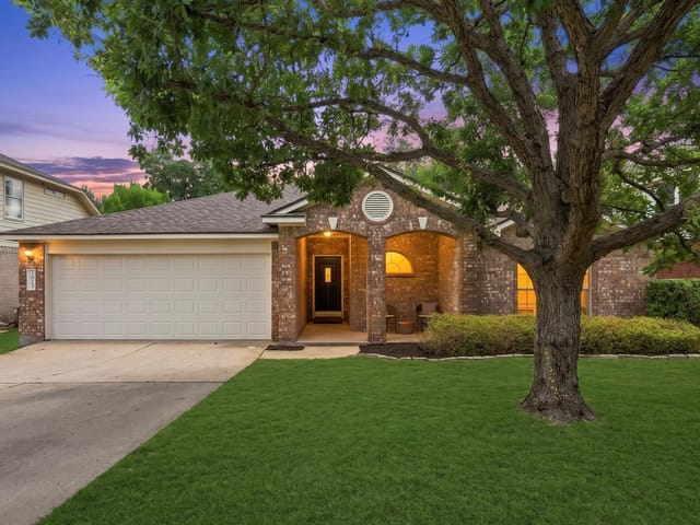 7013 Wandering Oak RD