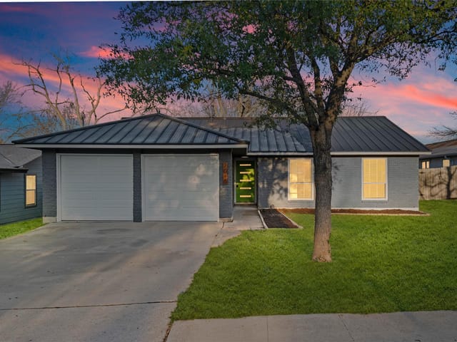 7016 Crosswood DR