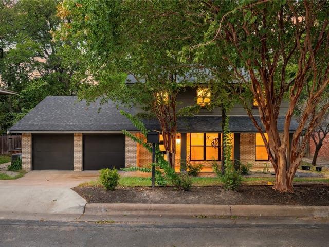 7019 Creighton LN