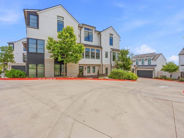 702 Ariana CT