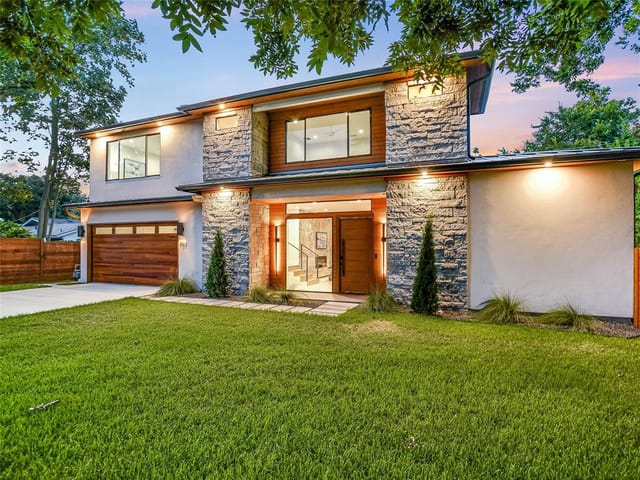 702 Buckingham Cir