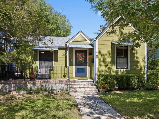 View 702 E 45th 1/2 ST 702 E 45th 1/2 ST, photo 1 of 6, Austin, TX
