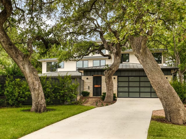 702 Kinney Ave