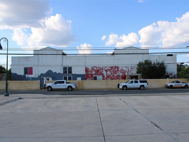702 pecan ST