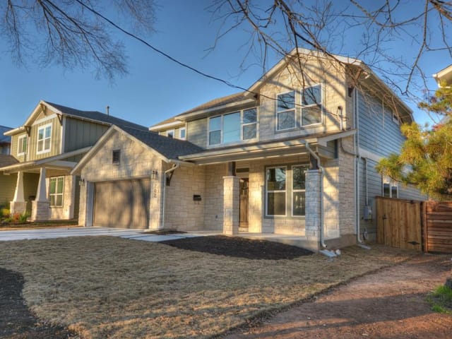 702 W Annie St