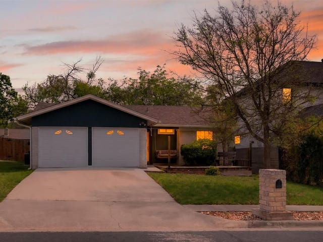7025 Crosswood DR