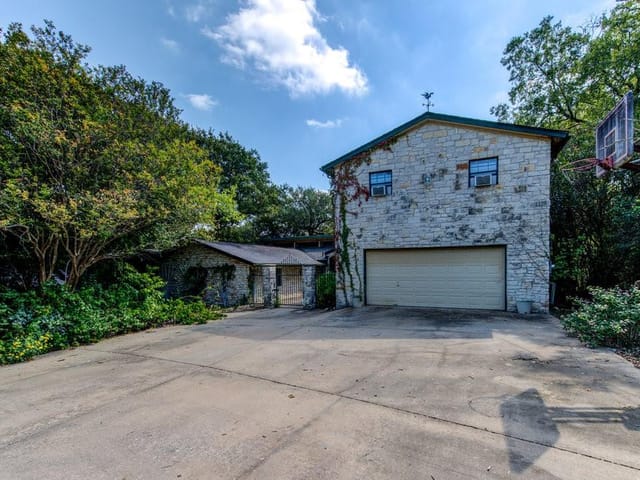 703 Dondale Cir