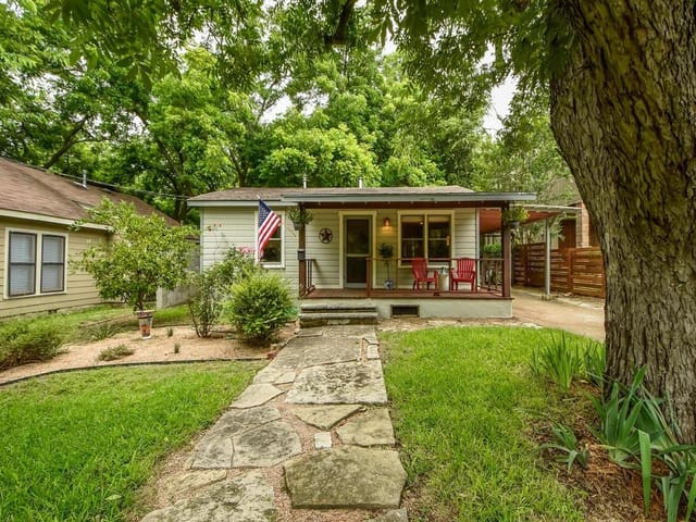 703 W Johanna St