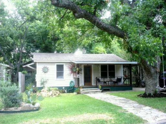 703 W Johanna St