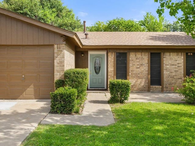 704 Brookwood CIR