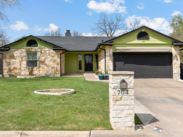 704 Greenwich Pl